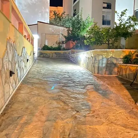 Ξενοδοχείο με διαμερίσματα Oya Family Κουσάντασι