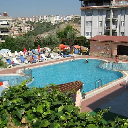 Ξενοδοχείο με διαμερίσματα Oya Family 4*
