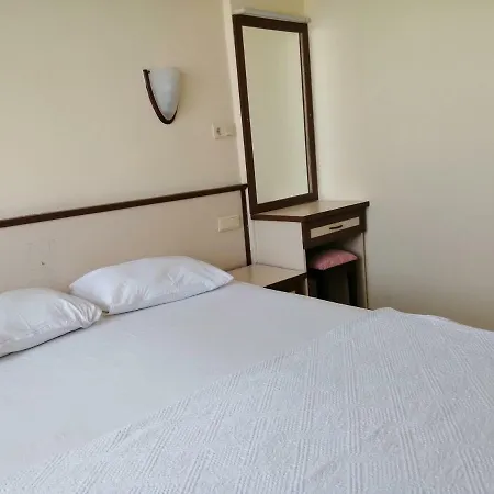 奥亚家庭套房酒店 公寓式酒店 4*