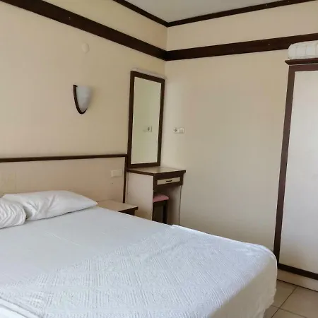 奥亚家庭套房酒店 库萨达斯